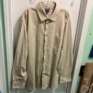 Croft & Barrow Cream Button-Up Shirt